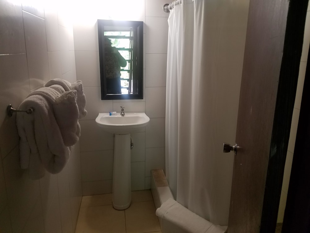Firefly Beach Cottages and Suites — Hotel rooms in Negril