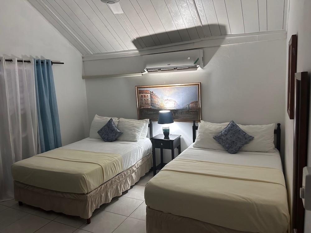 Firefly Beach Cottages and Suites — Hotel rooms in Negril