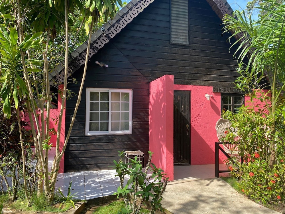 Firefly Beach Cottages and Suites — Hotel building in Negril
