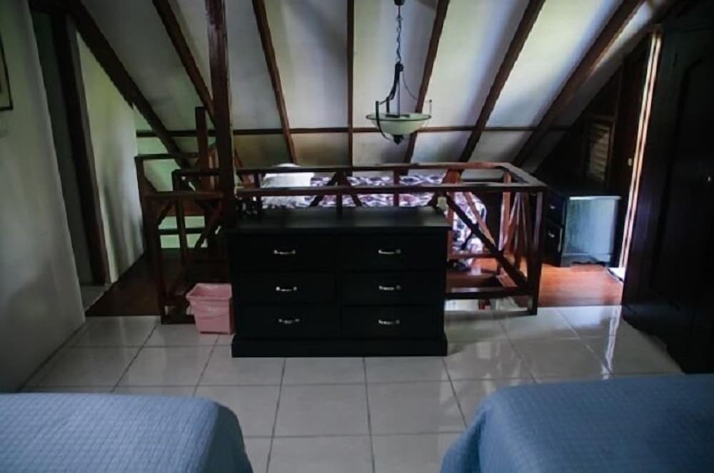 Firefly Beach Cottages and Suites — Hotel rooms in Negril
