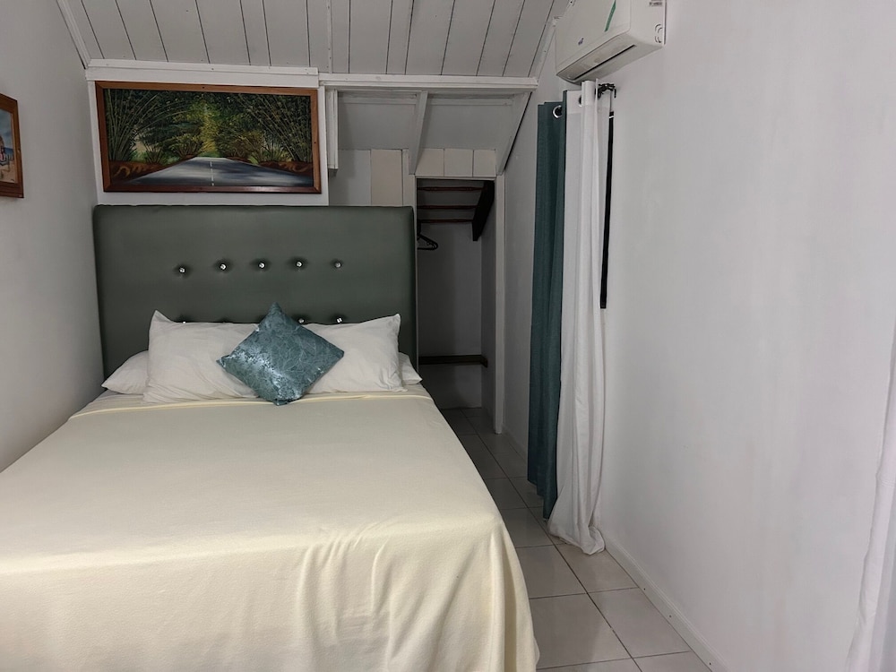 Firefly Beach Cottages and Suites — Hotel rooms in Negril