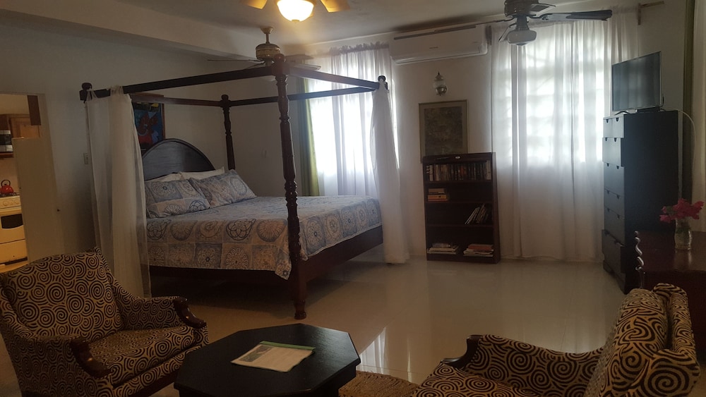 Firefly Beach Cottages and Suites — Hotel rooms in Negril
