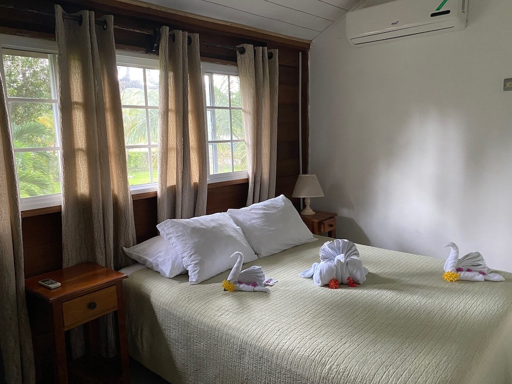 Firefly Beach Cottages and Suites — Hotel rooms in Negril