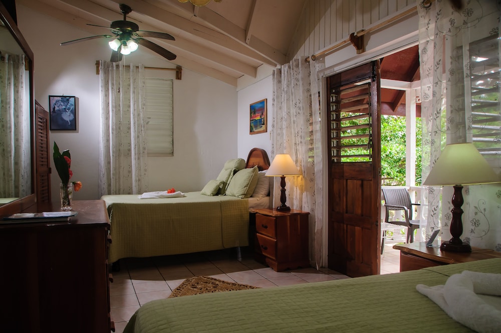 Firefly Beach Cottages and Suites — Hotel rooms in Negril