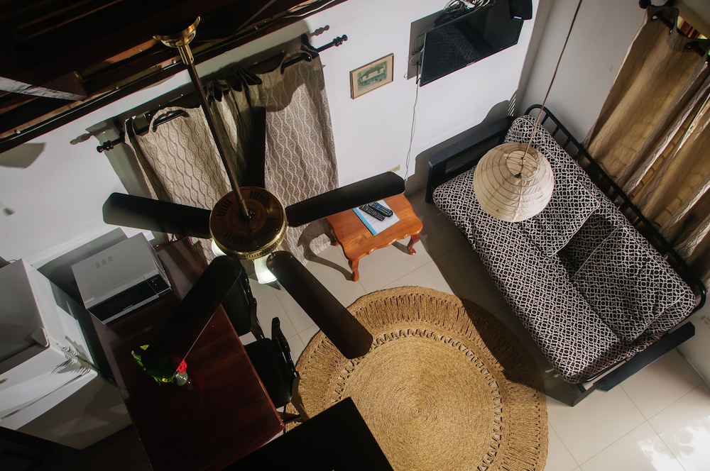 Firefly Beach Cottages and Suites — Hotel rooms in Negril
