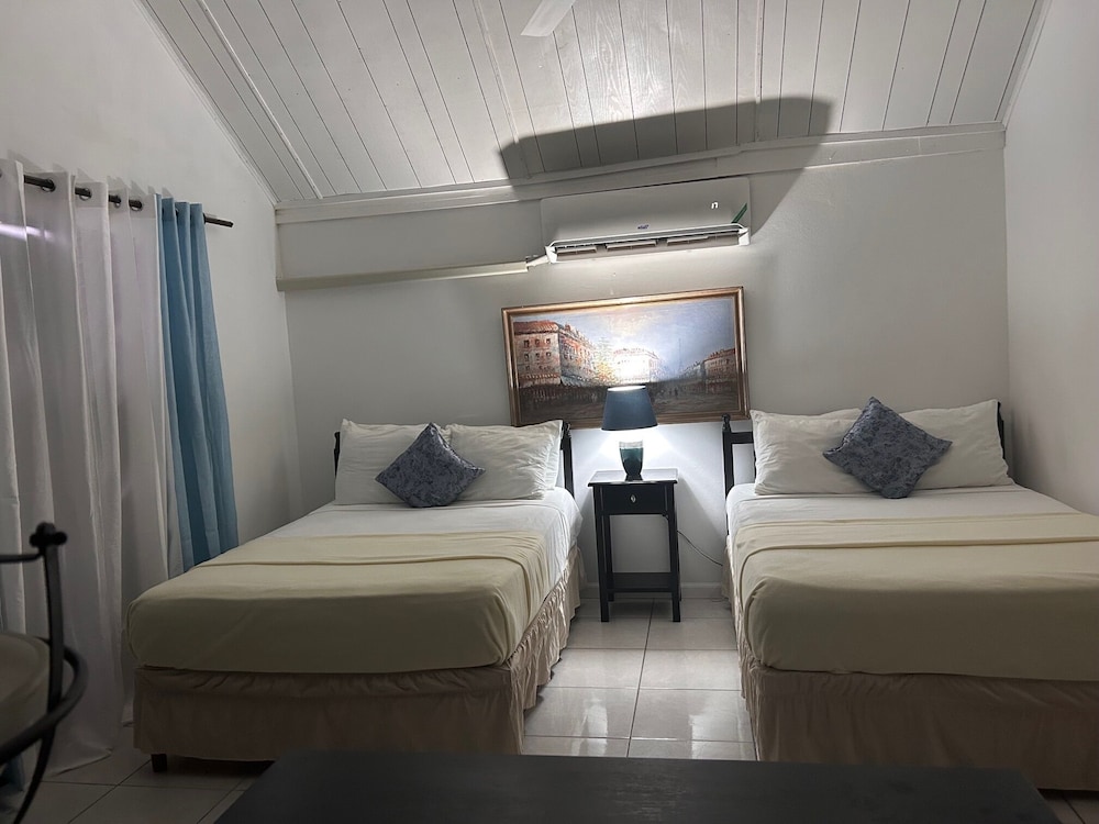 Firefly Beach Cottages and Suites — Hotel rooms in Negril
