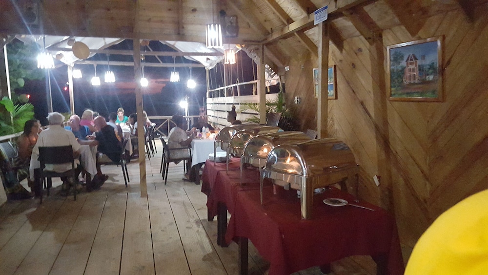 Firefly Beach Cottages and Suites — Restaurant & bars in Negril