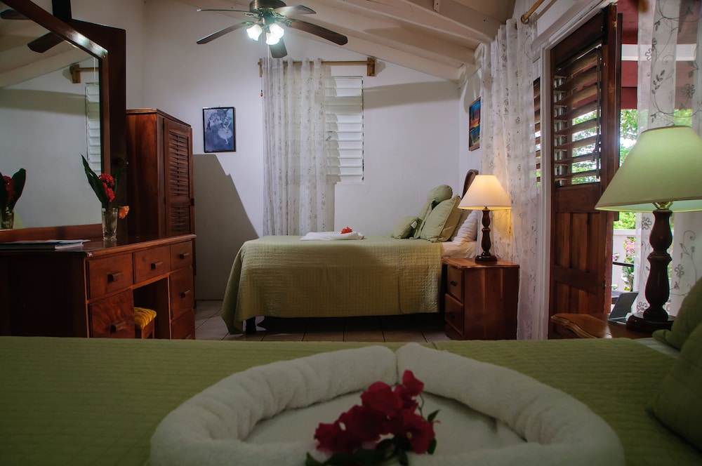 Firefly Beach Cottages and Suites — Hotel rooms in Negril