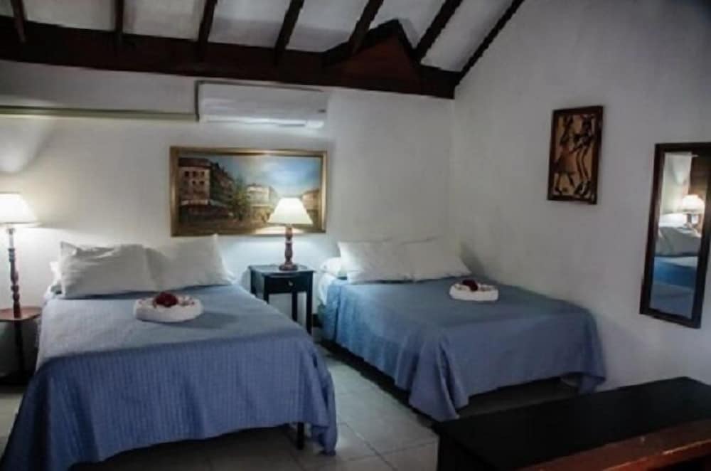 Firefly Beach Cottages and Suites — Hotel rooms in Negril