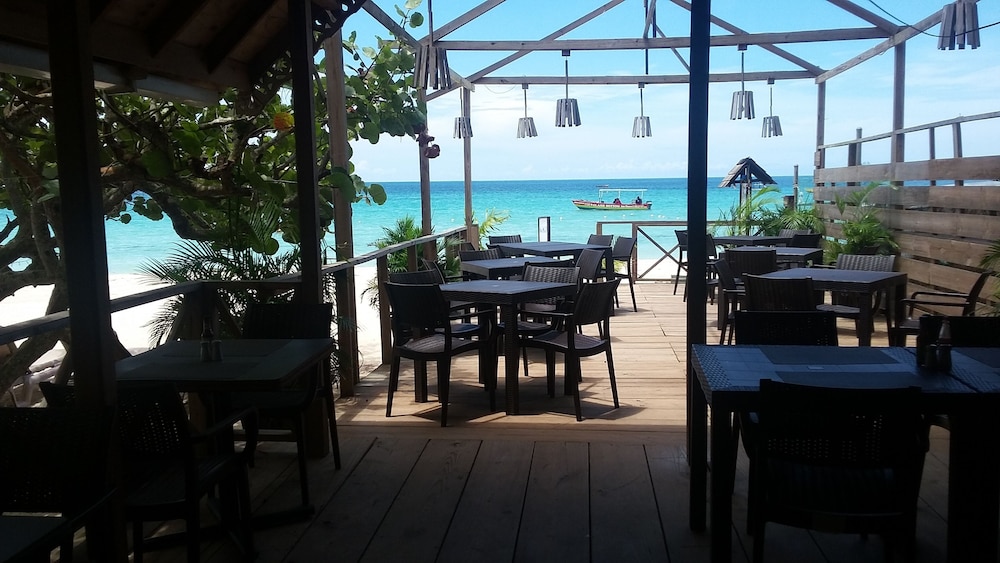 Firefly Beach Cottages and Suites — Restaurant & bars in Negril
