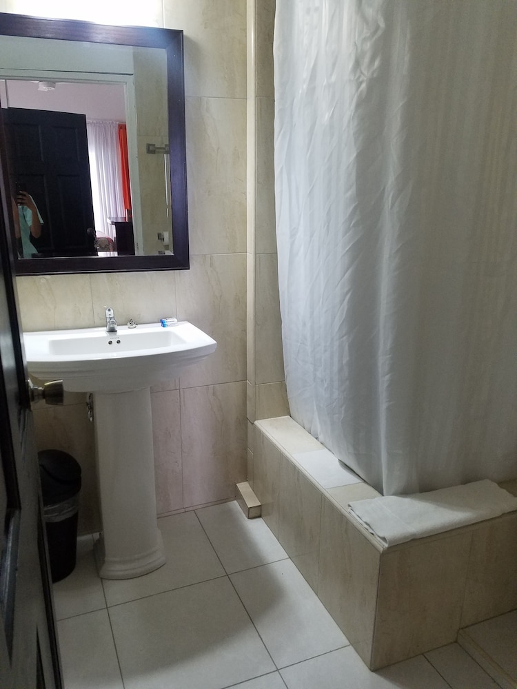 Firefly Beach Cottages and Suites — Hotel rooms in Negril