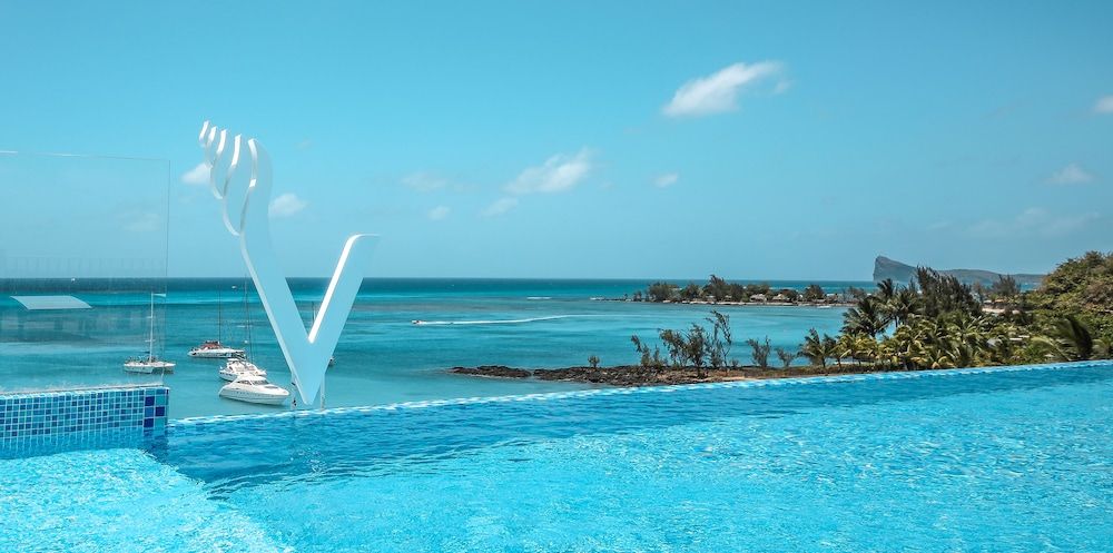 MAURITIUS z Warszawy z bagażem rejestr.- 9 nocy w 4* Hotelu przy plaży (14 nocy za 9 769 zł) wyżywienie HB -do 8,2 tys w...