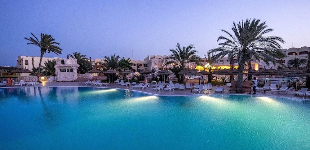 Medina Les Quatre Saisons Aqua Park Resort & Thalasso Djerba — Swimming pool in Midoun, Medenine