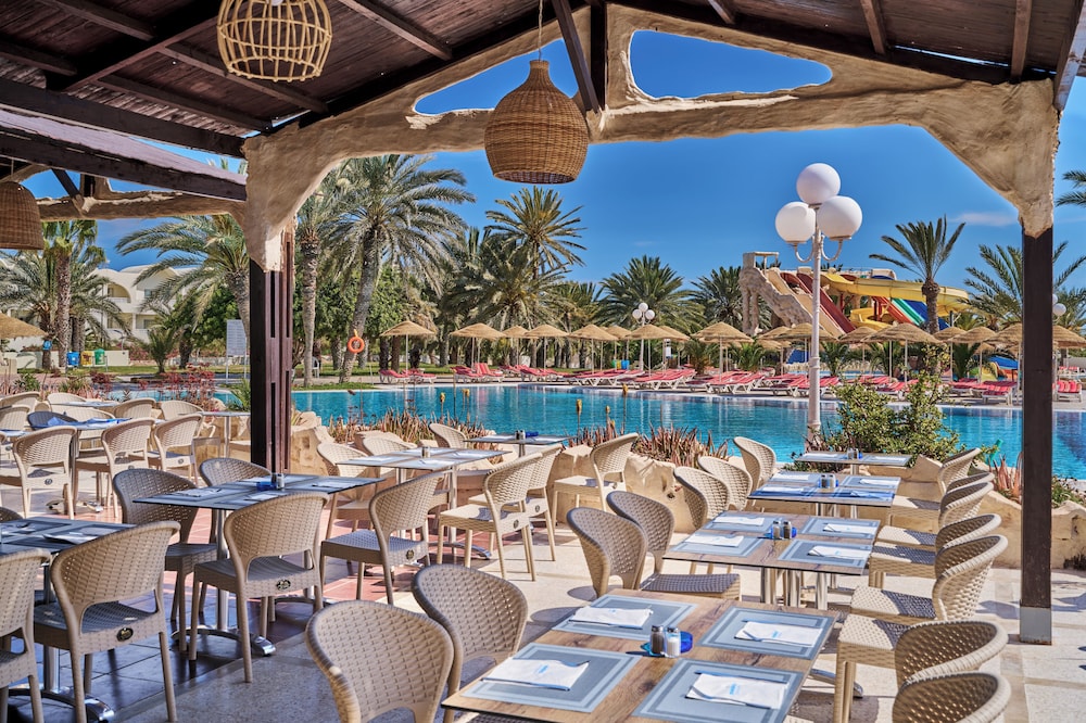 Medina Les Quatre Saisons Aqua Park Resort & Thalasso Djerba — Restaurant & bars in Midoun, Medenine