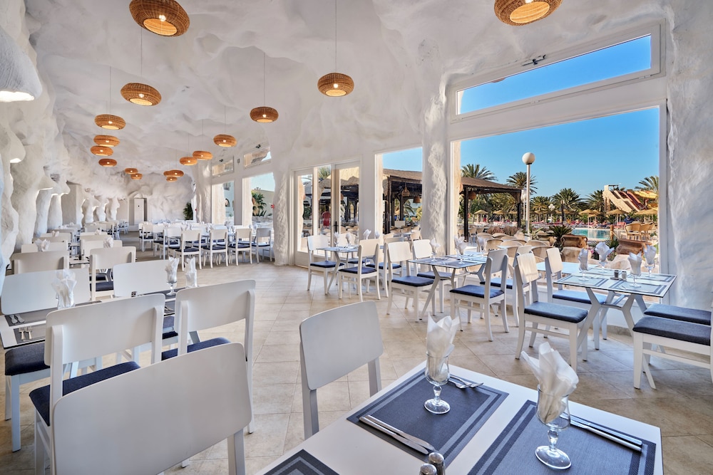 Medina Les Quatre Saisons Aqua Park Resort & Thalasso Djerba — Restaurant & bars in Midoun, Medenine