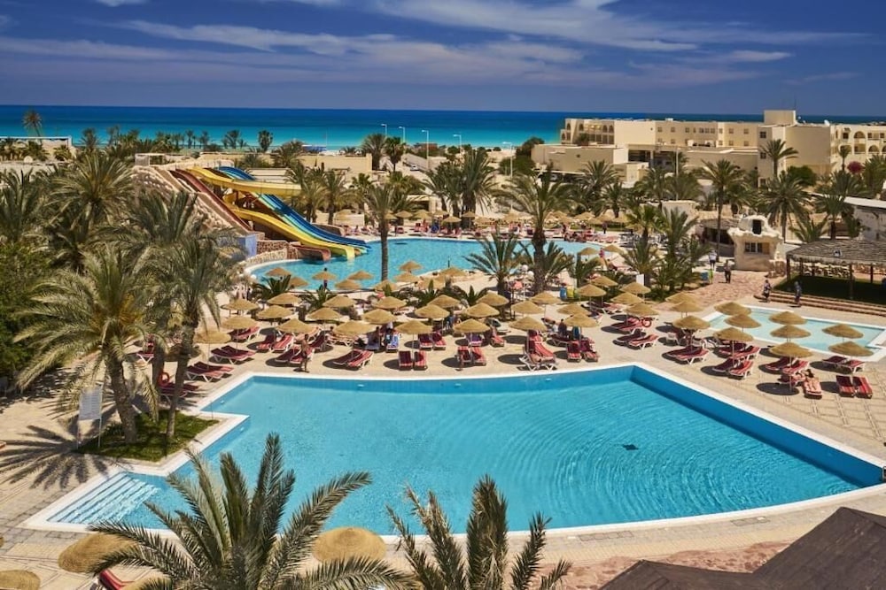 Medina Les Quatre Saisons Aqua Park Resort & Thalasso Djerba — Swimming pool in Midoun, Medenine