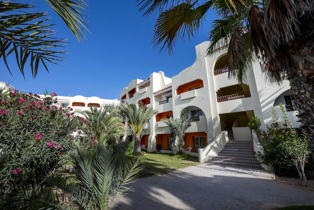 Medina Les Quatre Saisons Aqua Park Resort & Thalasso Djerba — Hotel building in Midoun, Medenine