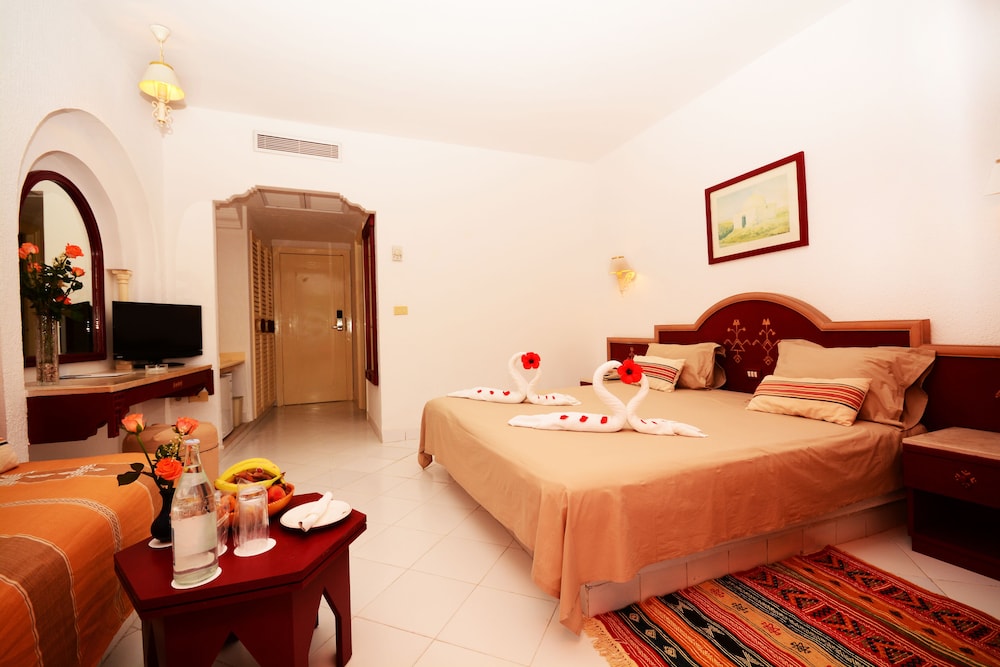 Medina Les Quatre Saisons Aqua Park Resort & Thalasso Djerba — Hotel rooms in Midoun, Medenine
