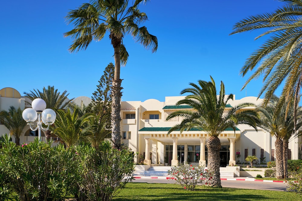 Medina Les Quatre Saisons Aqua Park Resort & Thalasso Djerba — Hotel building in Midoun, Medenine