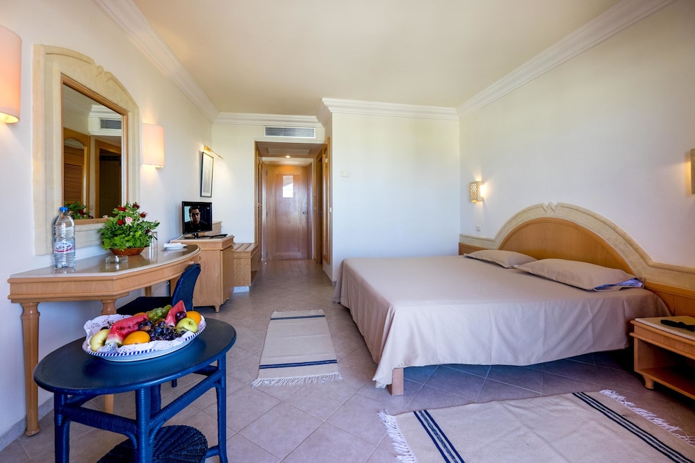 Medina Les Quatre Saisons Aqua Park Resort & Thalasso Djerba — Hotel rooms in Midoun, Medenine