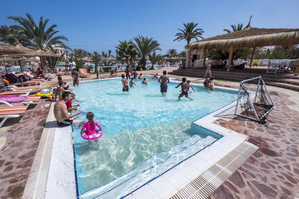 Medina Les Quatre Saisons Aqua Park Resort & Thalasso Djerba — Swimming pool in Midoun, Medenine
