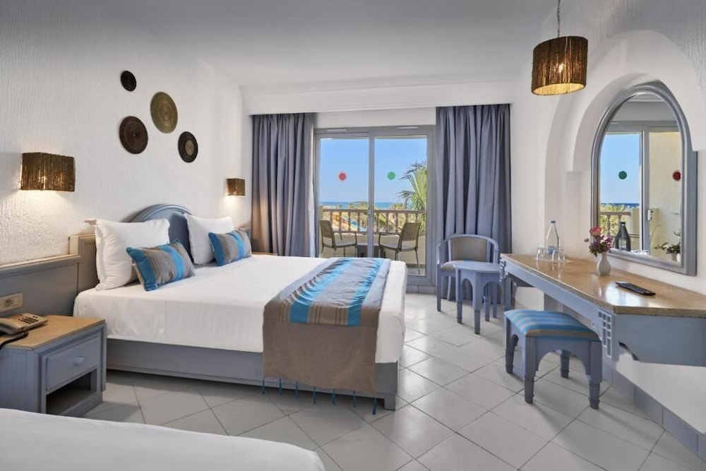 Medina Les Quatre Saisons Aqua Park Resort & Thalasso Djerba — Hotel rooms in Midoun, Medenine