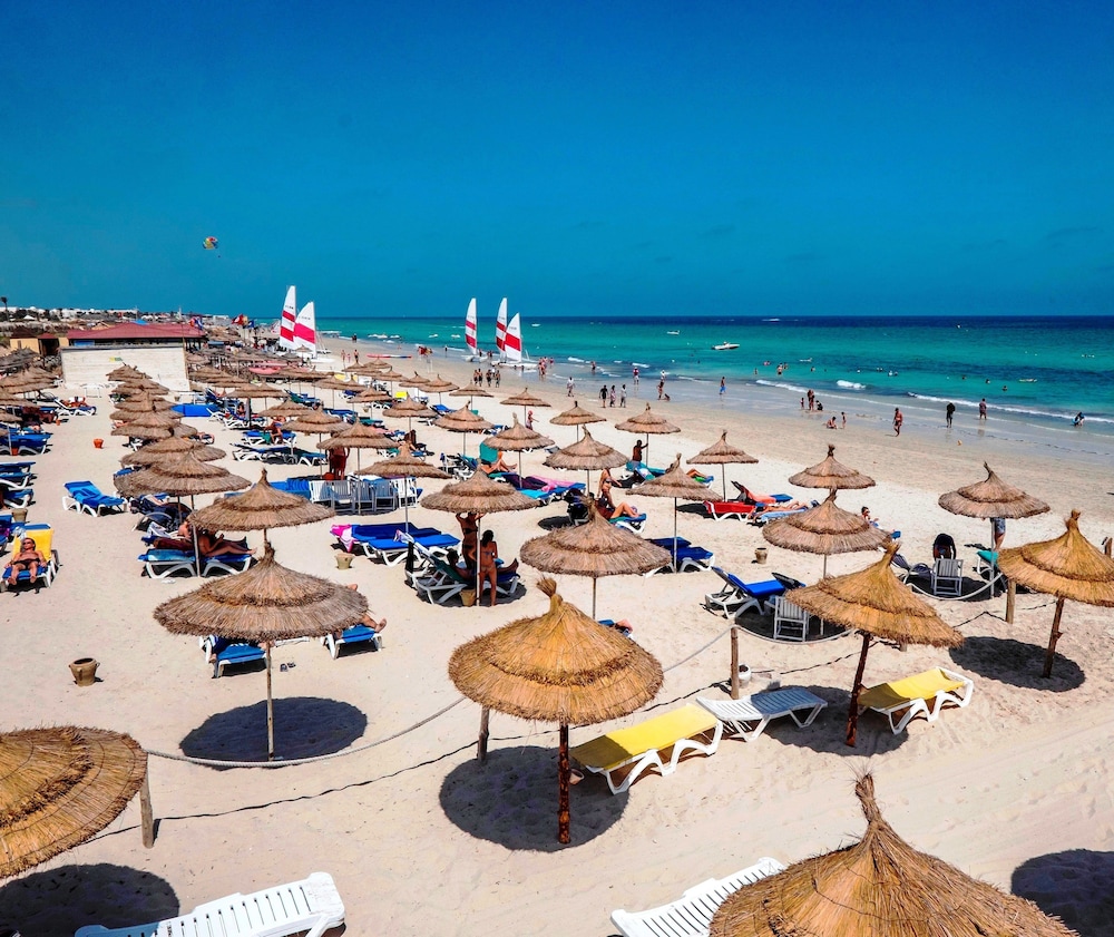 Medina Les Quatre Saisons Aqua Park Resort & Thalasso Djerba — Beach in Midoun, Medenine