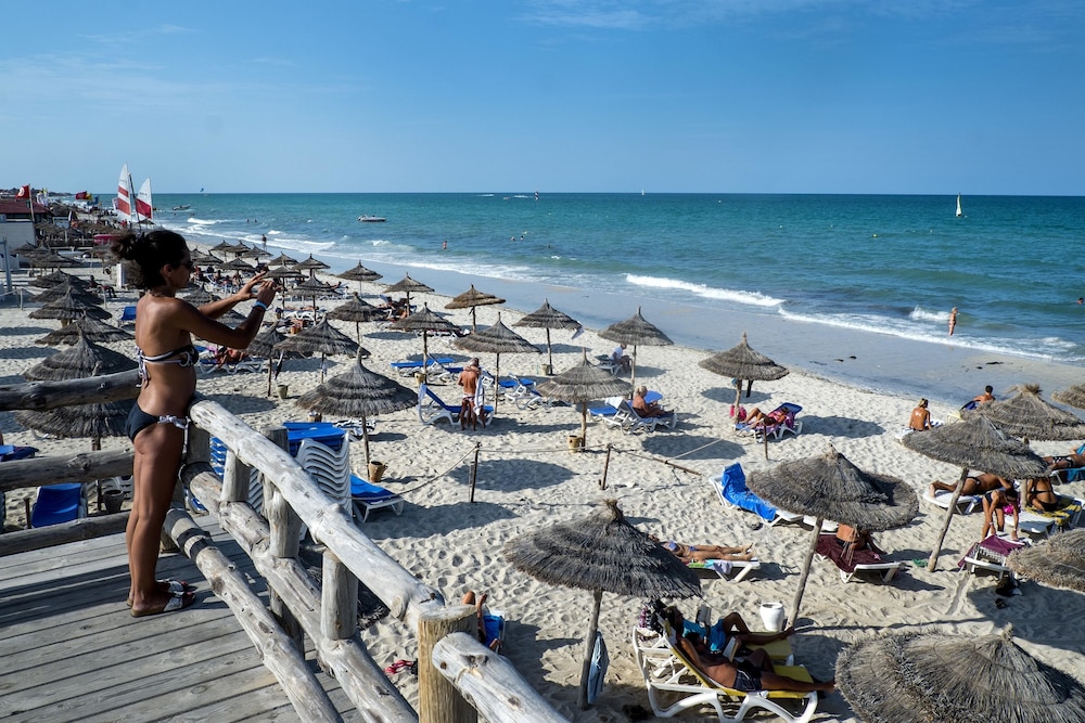 Medina Les Quatre Saisons Aqua Park Resort & Thalasso Djerba — Beach in Midoun, Medenine