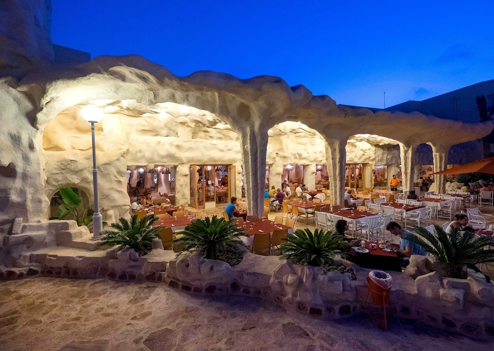 Medina Les Quatre Saisons Aqua Park Resort & Thalasso Djerba — Restaurant & bars in Midoun, Medenine