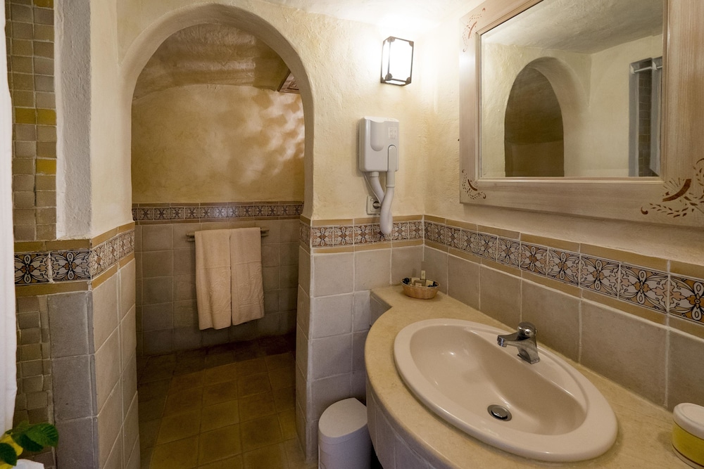 Medina Les Quatre Saisons Aqua Park Resort & Thalasso Djerba — Hotel rooms in Midoun, Medenine