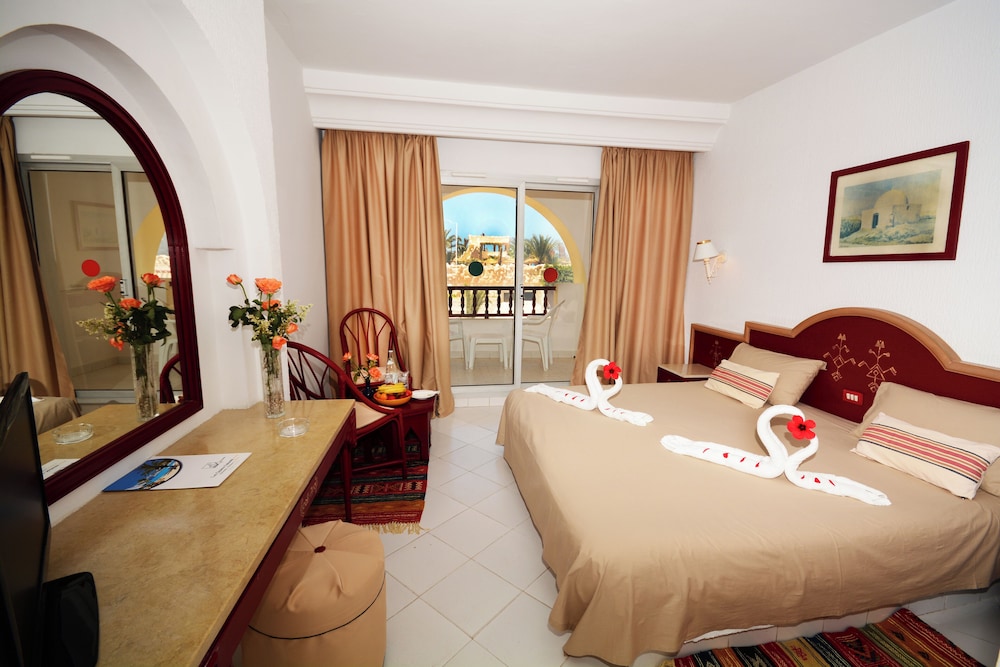 Medina Les Quatre Saisons Aqua Park Resort & Thalasso Djerba — Hotel rooms in Midoun, Medenine