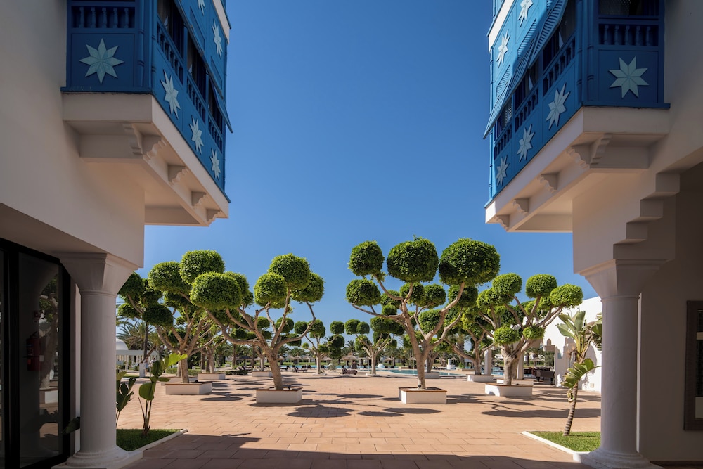 The Mirage Resort & SPA — Hotel building in Hammamet, Nabeul
