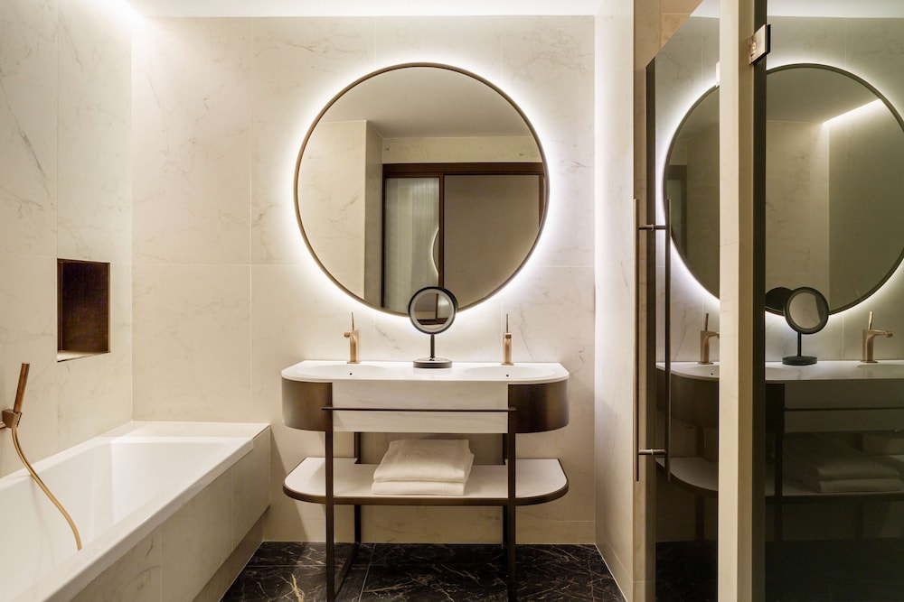 Radisson Collection Hotel, Magdalena Plaza Sevilla — Hotel rooms in Seville, Andalusia
