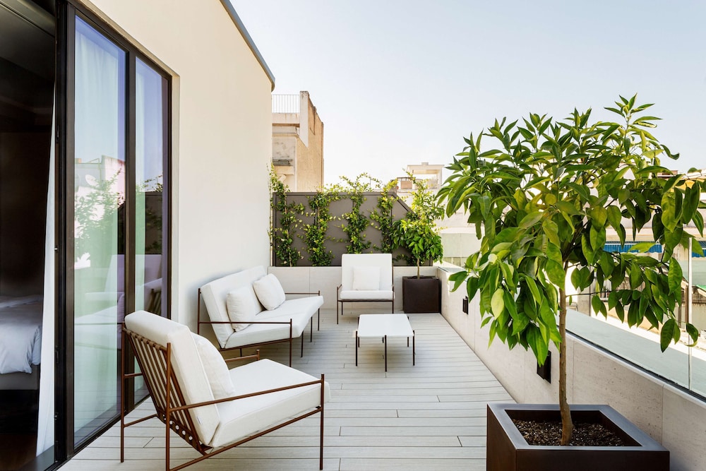Radisson Collection Hotel, Magdalena Plaza Sevilla — Hotel building in Seville, Andalusia