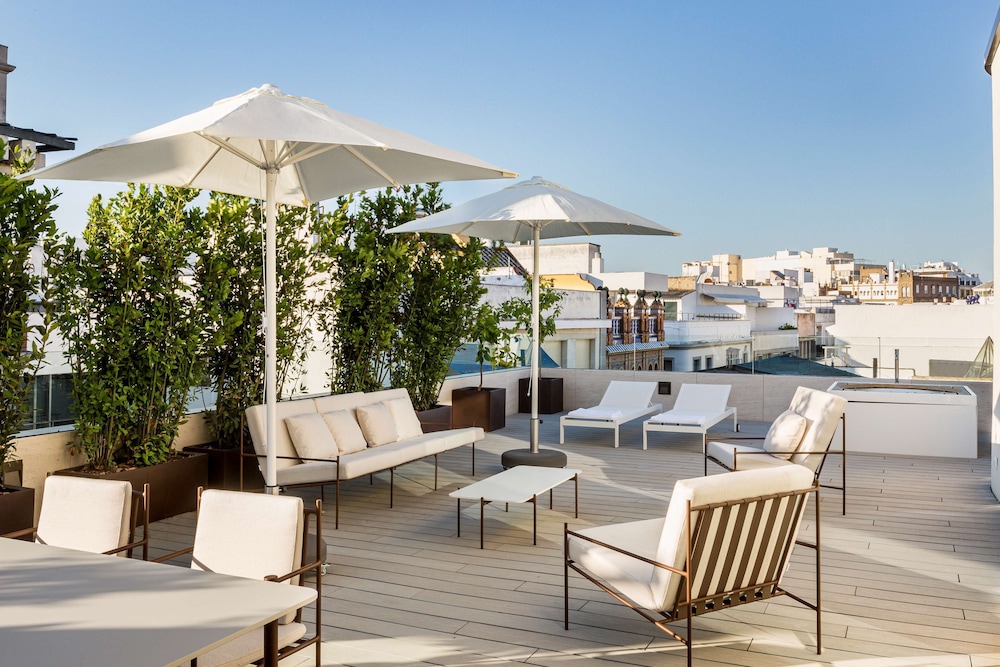 Radisson Collection Hotel, Magdalena Plaza Sevilla — Hotel building in Seville, Andalusia