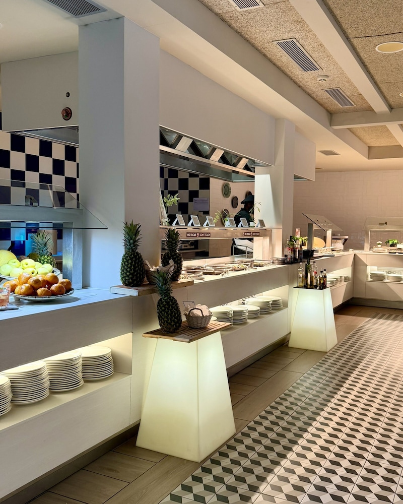 Hotel Rosamar Es Blau - Adults Only +21 — Restaurant & bars in Lloret de Mar, Catalonia