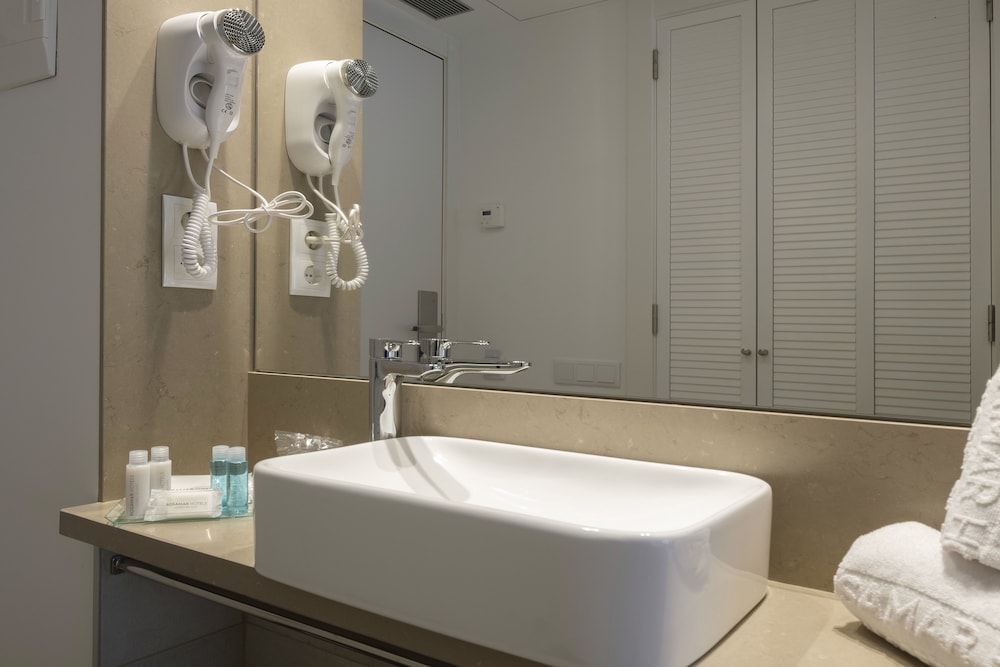 Hotel Rosamar Es Blau - Adults Only +21 — Hotel rooms in Lloret de Mar, Catalonia