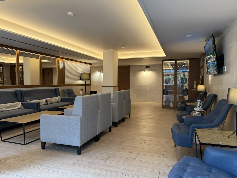 Hotel Rosamar Es Blau - Adults Only +21 — Hotel building in Lloret de Mar, Catalonia