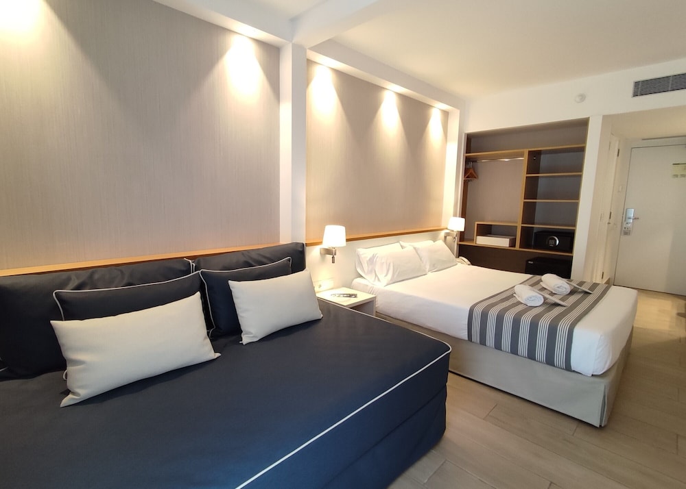 Hotel Rosamar Es Blau - Adults Only +21 — Hotel rooms in Lloret de Mar, Catalonia