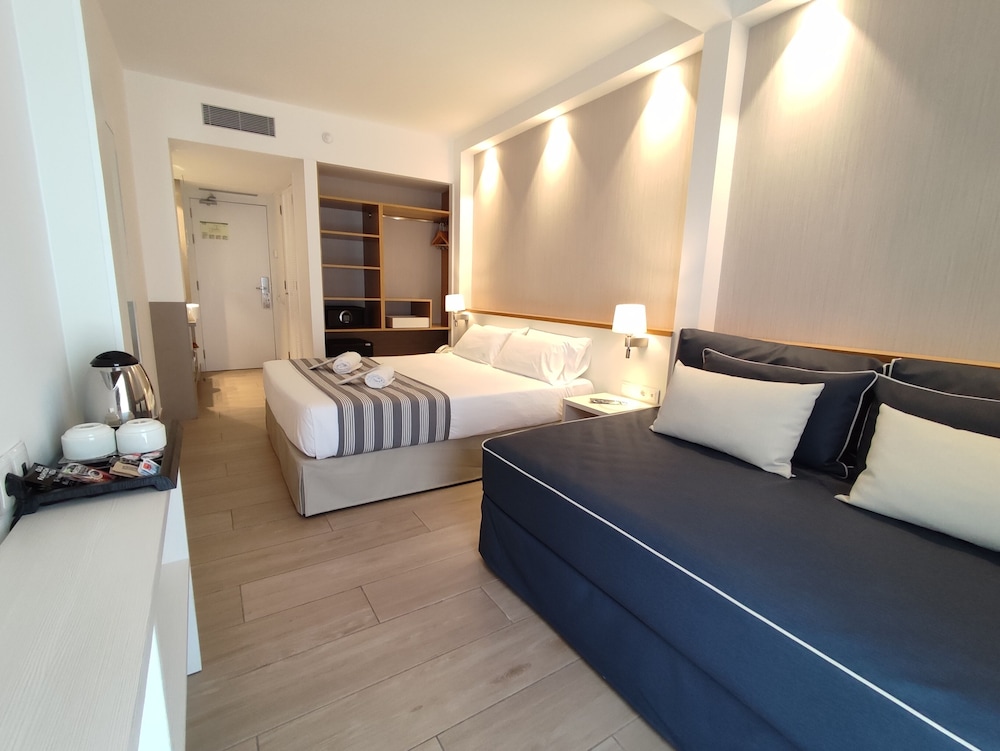 Hotel Rosamar Es Blau - Adults Only +21 — Hotel rooms in Lloret de Mar, Catalonia