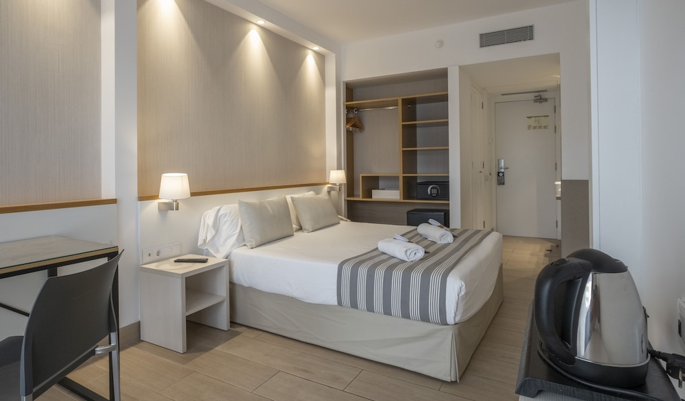 Hotel Rosamar Es Blau - Adults Only +21 — Hotel rooms in Lloret de Mar, Catalonia