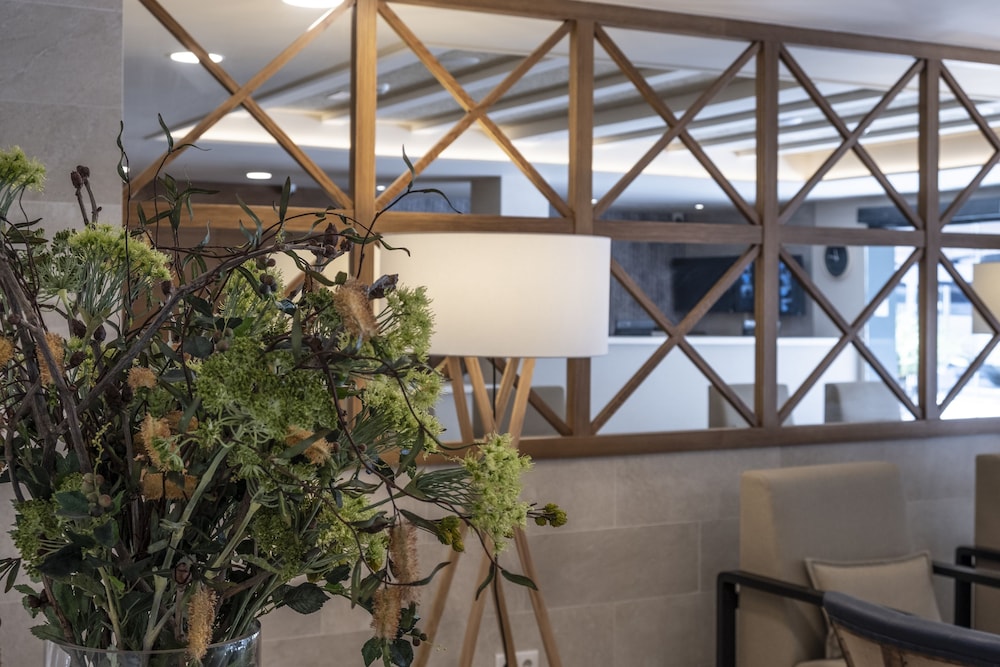 Hotel Rosamar Es Blau - Adults Only +21 — Hotel building in Lloret de Mar, Catalonia