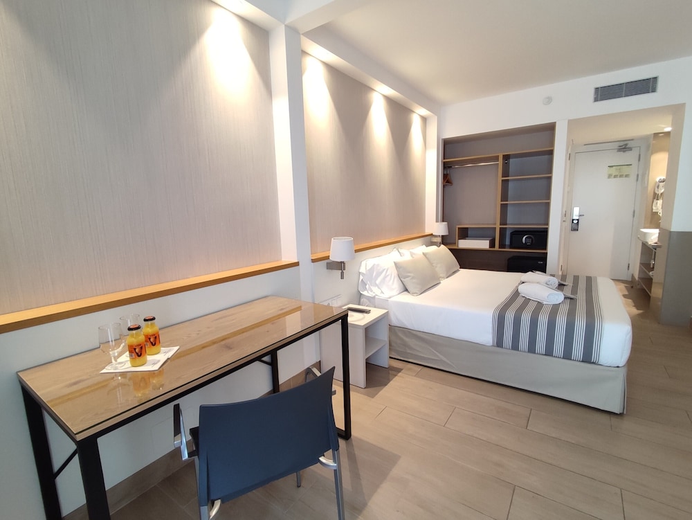 Hotel Rosamar Es Blau - Adults Only +21 — Hotel rooms in Lloret de Mar, Catalonia