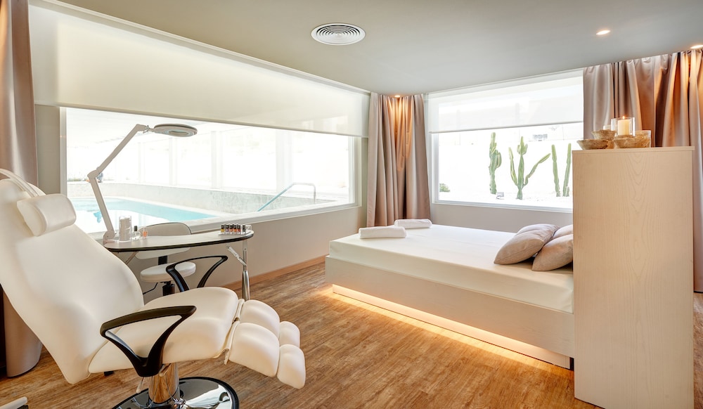Protur Bonamar Hotel - Adults Only — Hotel rooms in Cala Bona, Balearic Islands