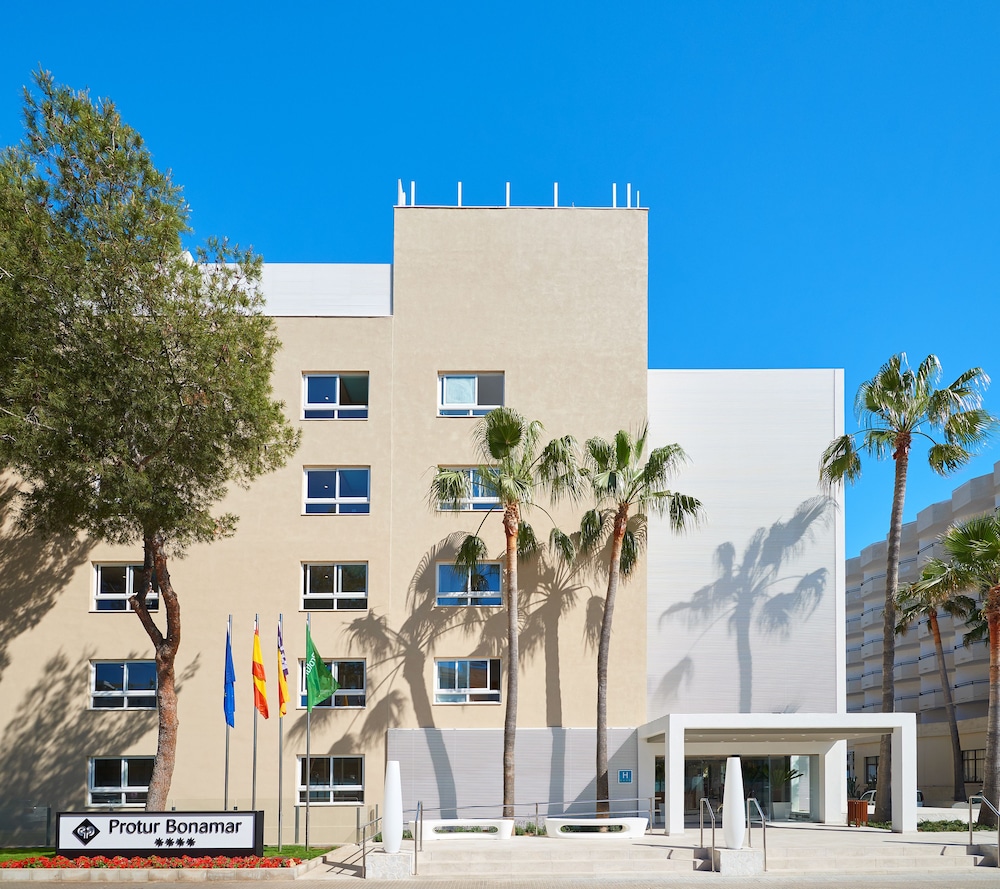 Protur Bonamar Hotel - Adults Only — Hotel building in Cala Bona, Balearic Islands