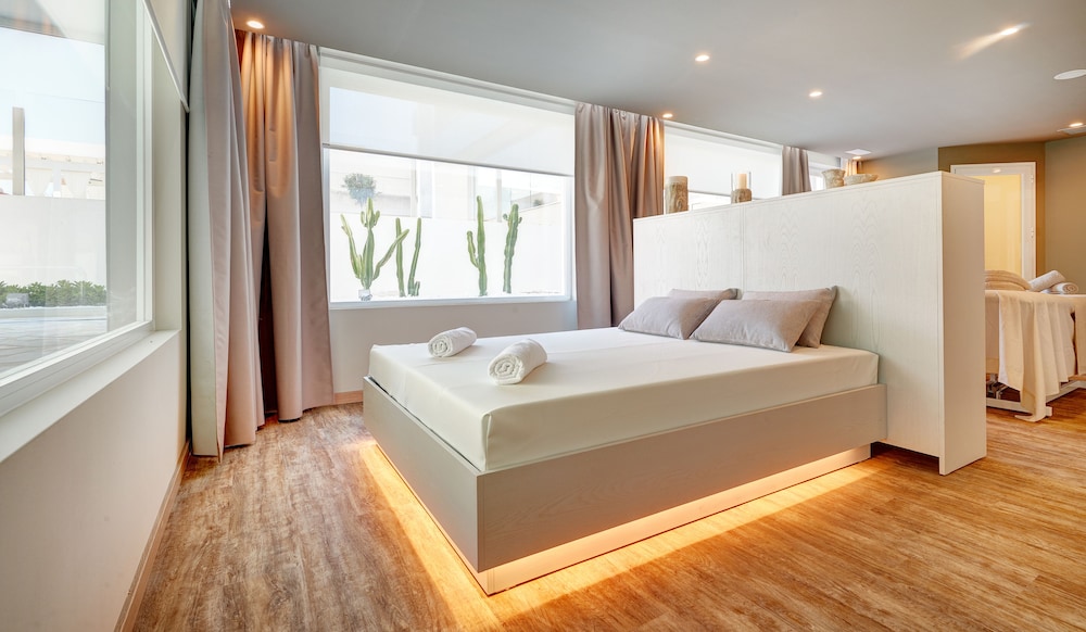 Protur Bonamar Hotel - Adults Only — Hotel rooms in Cala Bona, Balearic Islands