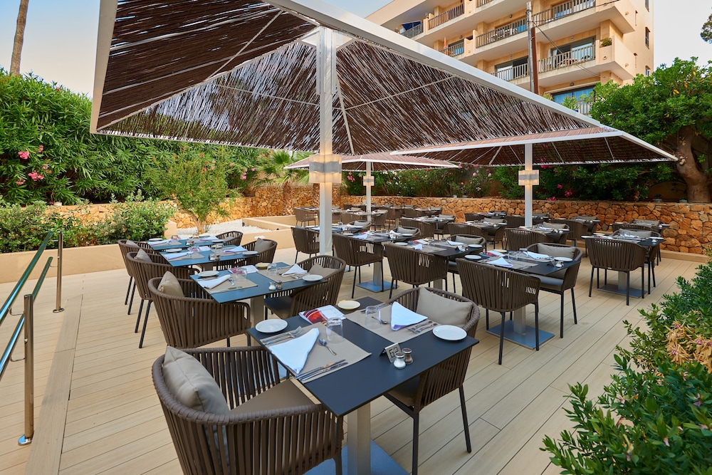Protur Bonamar Hotel - Adults Only — Restaurant & bars in Cala Bona, Balearic Islands
