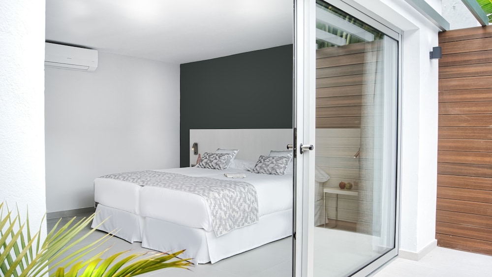 Sanom Beach Resort - Adults Only — Hotel rooms in Playa del Ingles, Canary Islands