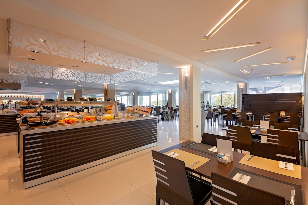 Maistra Select Belvedere Resort — Restaurant & bars in Vrsar, Istria