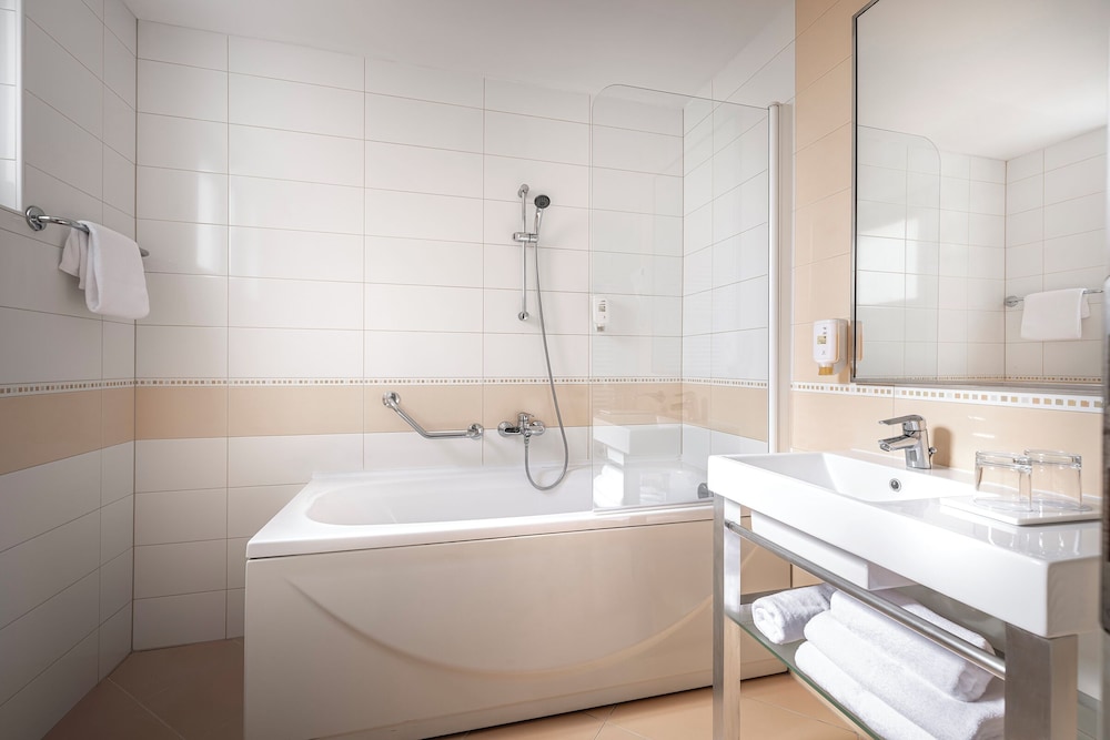 Maistra Select Belvedere Resort — Hotel rooms in Vrsar, Istria